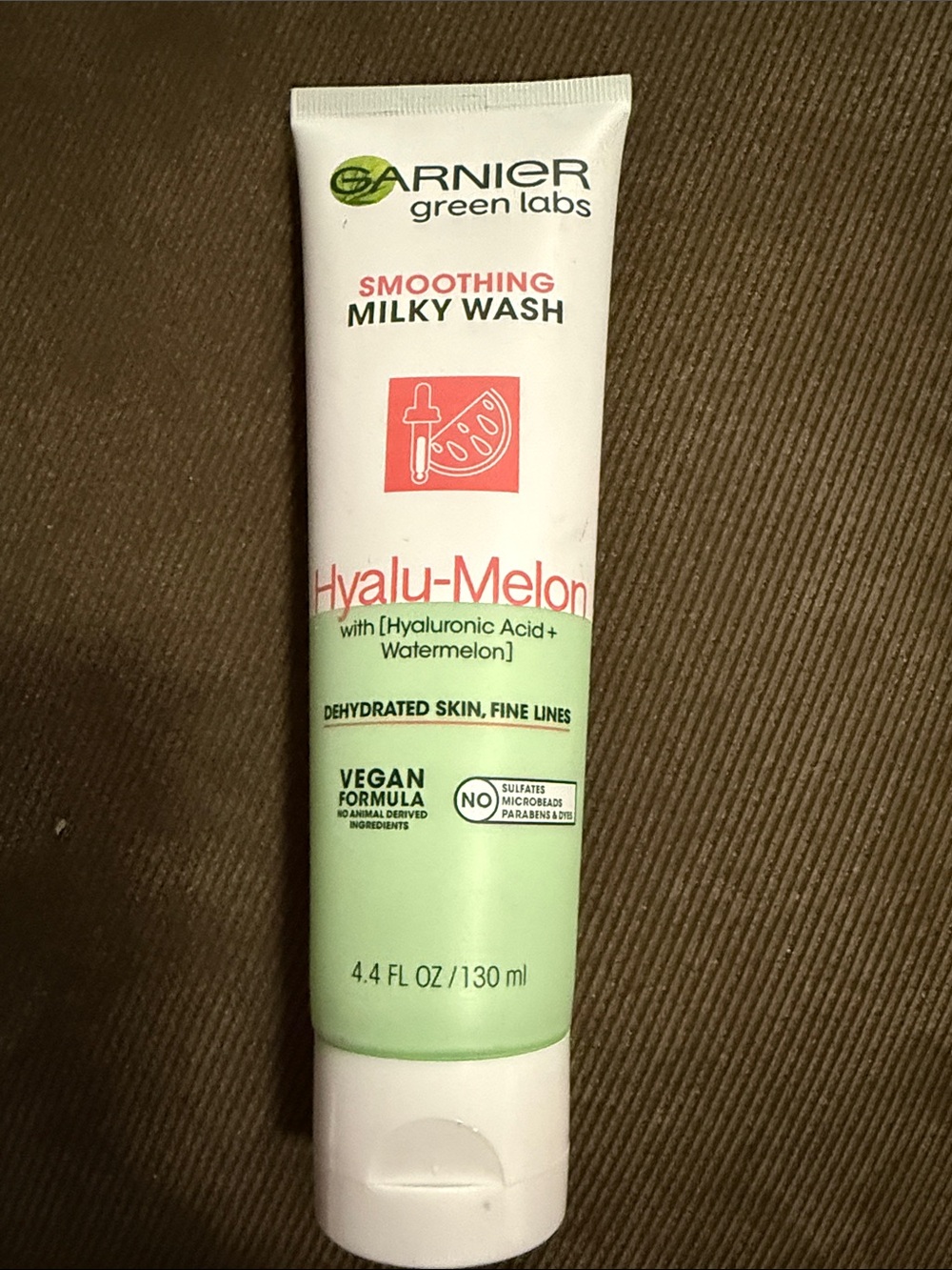 Garnier Hyalu-Melon Smoothing Milky Wash - Light Green, White & Pink